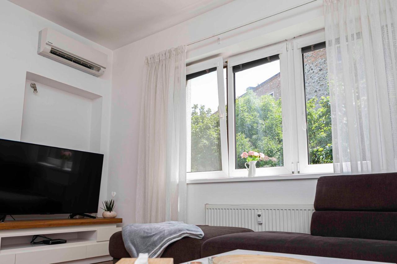 Castle View Apartment With Free Parking Bratislava Exterior photo