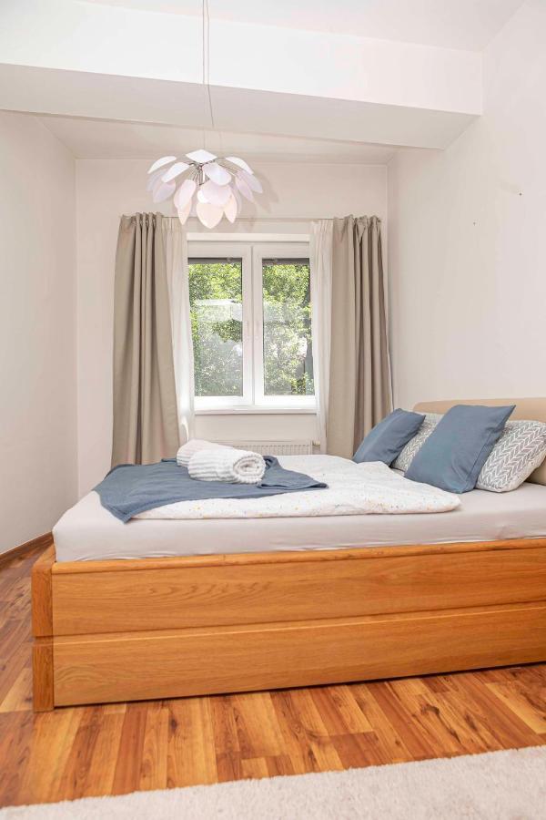 Castle View Apartment With Free Parking Bratislava Exterior photo